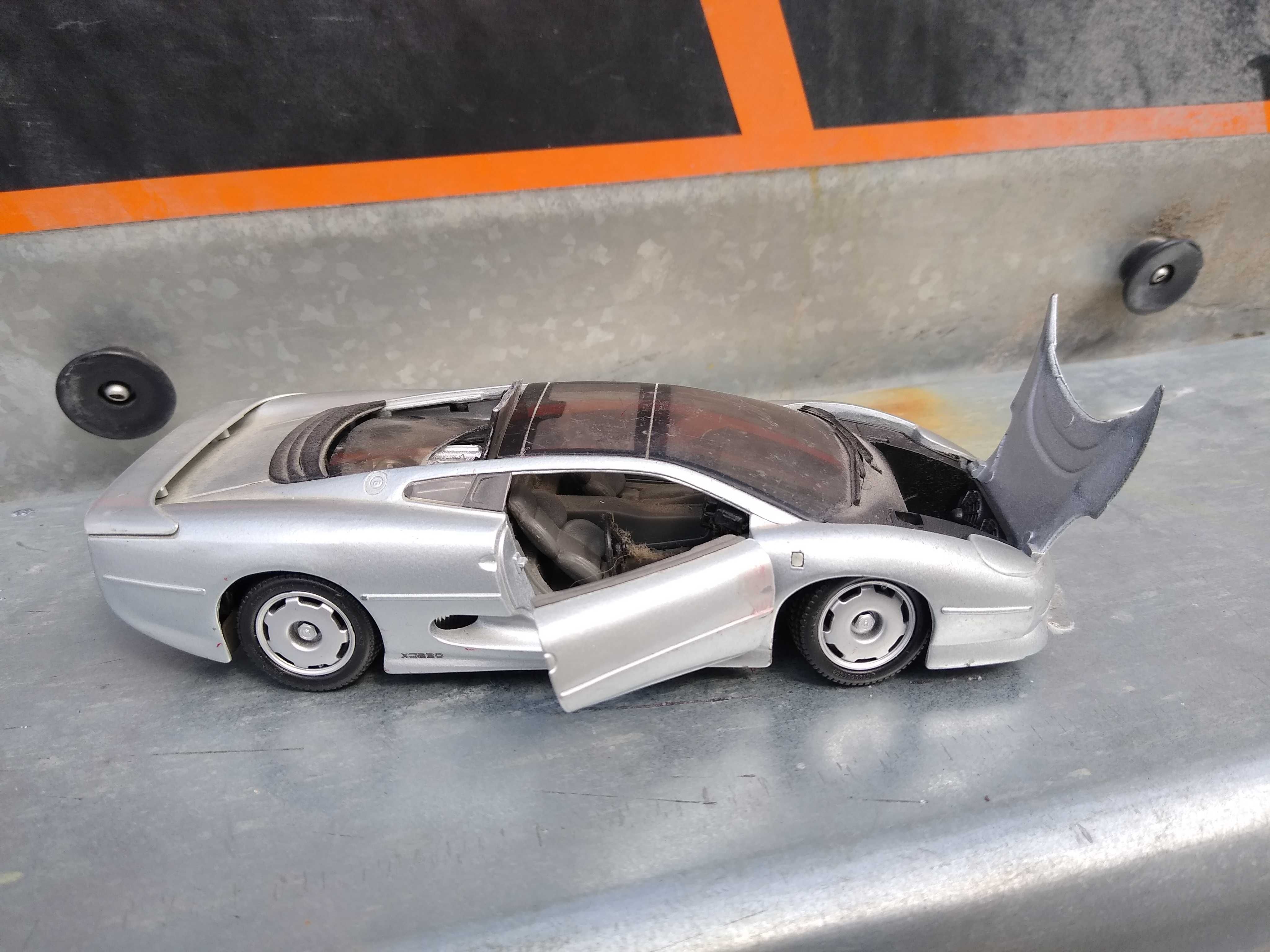 Jaguar XJ 220 - Maisto 1/24