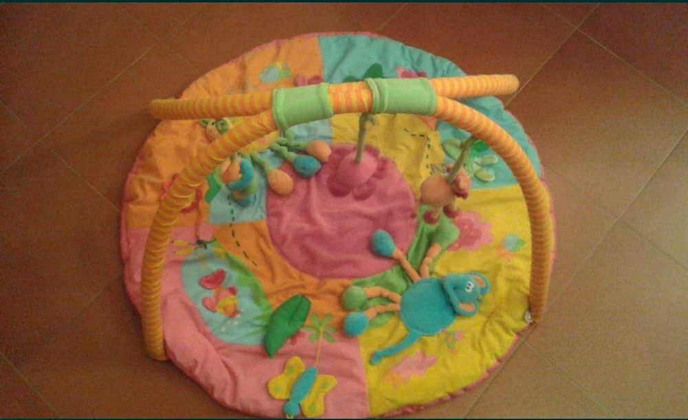 Tapete de actividades para bebé