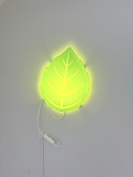 Lampka ścienna Upplyst lampa Ikea Liść listek zielona