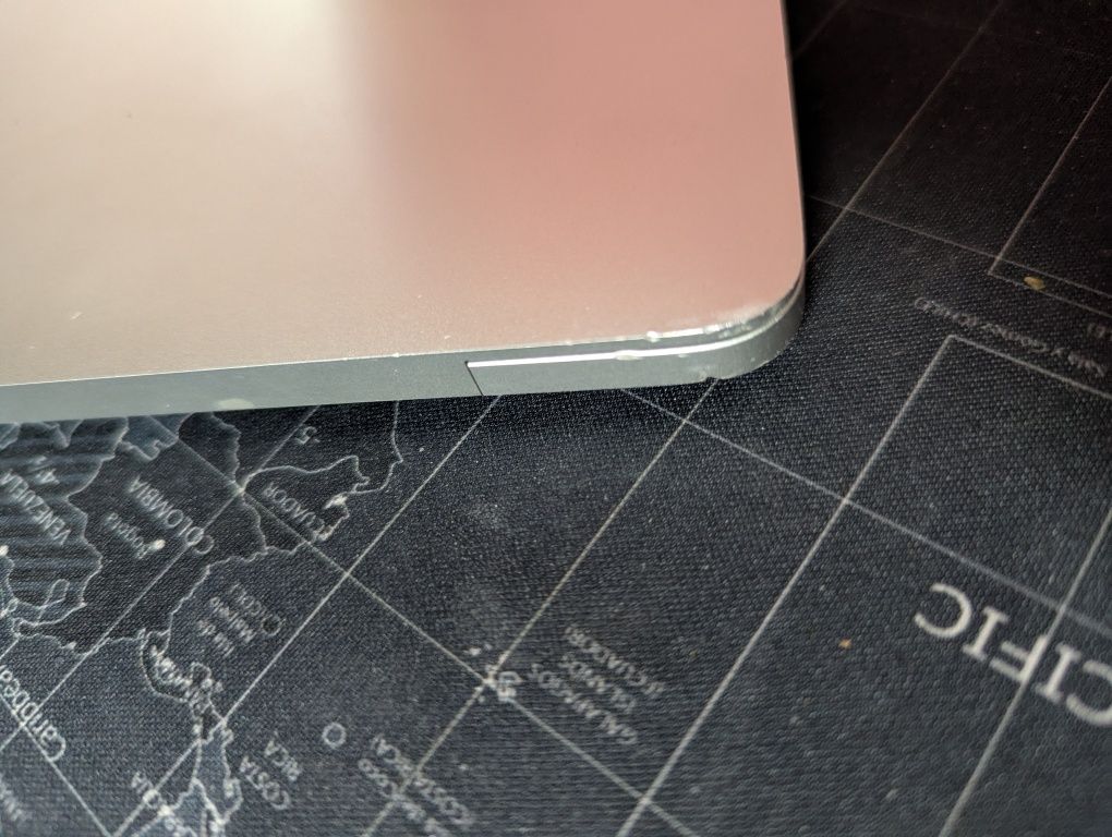 MacBook Pro 13 2016 kolorowy touchbar