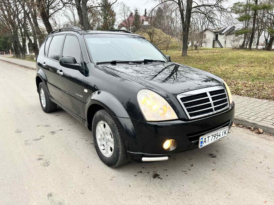 Рамний повнопривідний джип