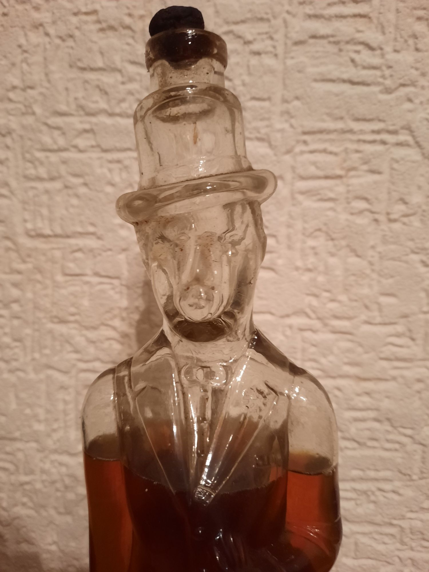 Garrafa rara em vidro transparente, em forma de NOIVO.