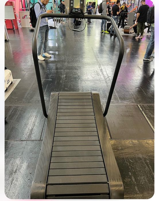 Vende -se passadeira de correr profissional Jbs