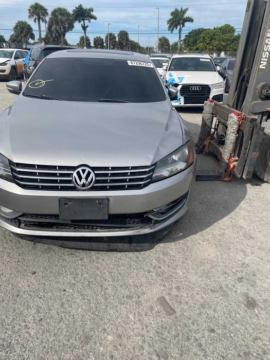 В дорозі VOLKSWAGEN PASSAT SE 2014 фольцваген пасат США фото відправки