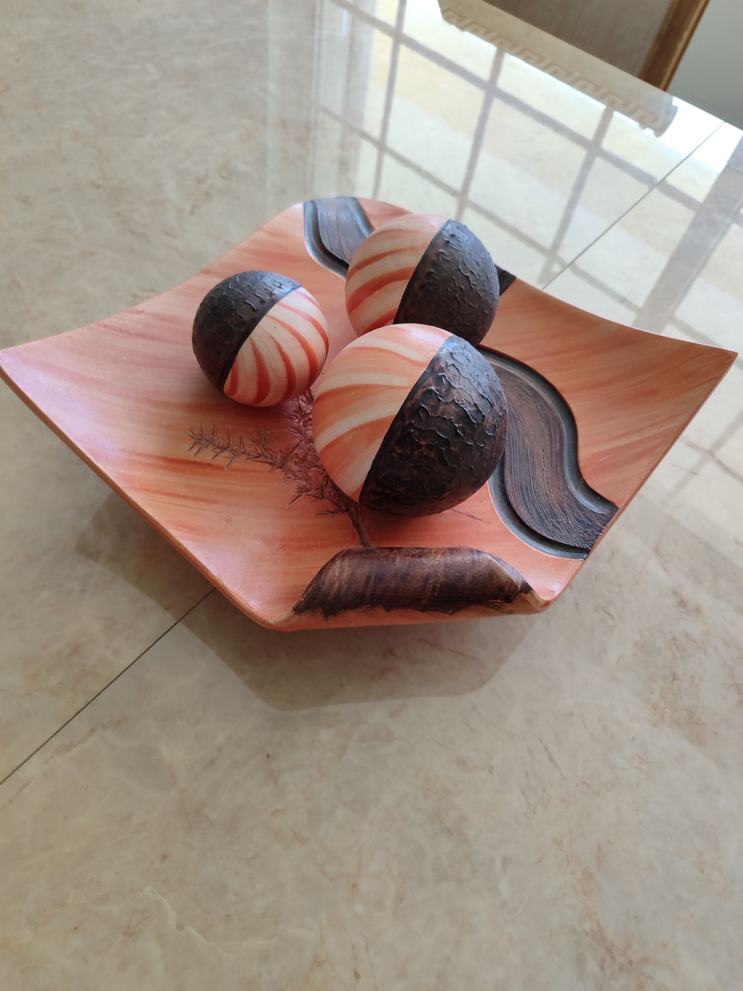 Prato decorativo com 3 bolas em cerâmica
