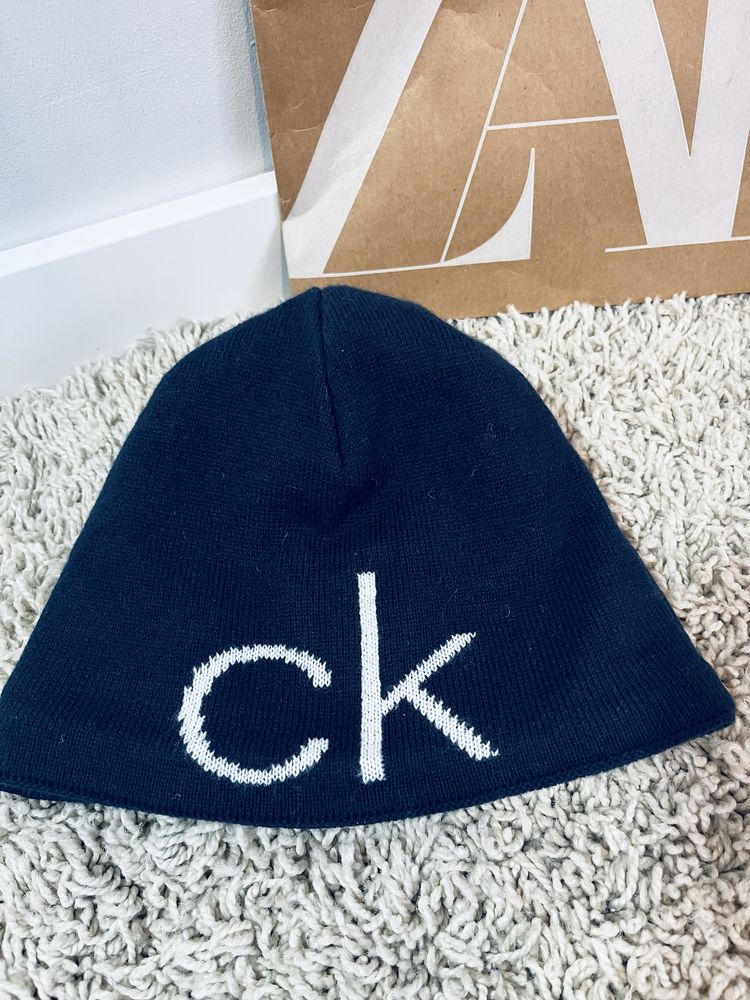 Czapka meska calvin klein granatowa z logo meska podszyta polarem
