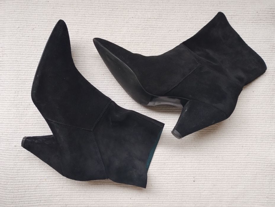 Zamszowe czarne botki GINO ROSSI