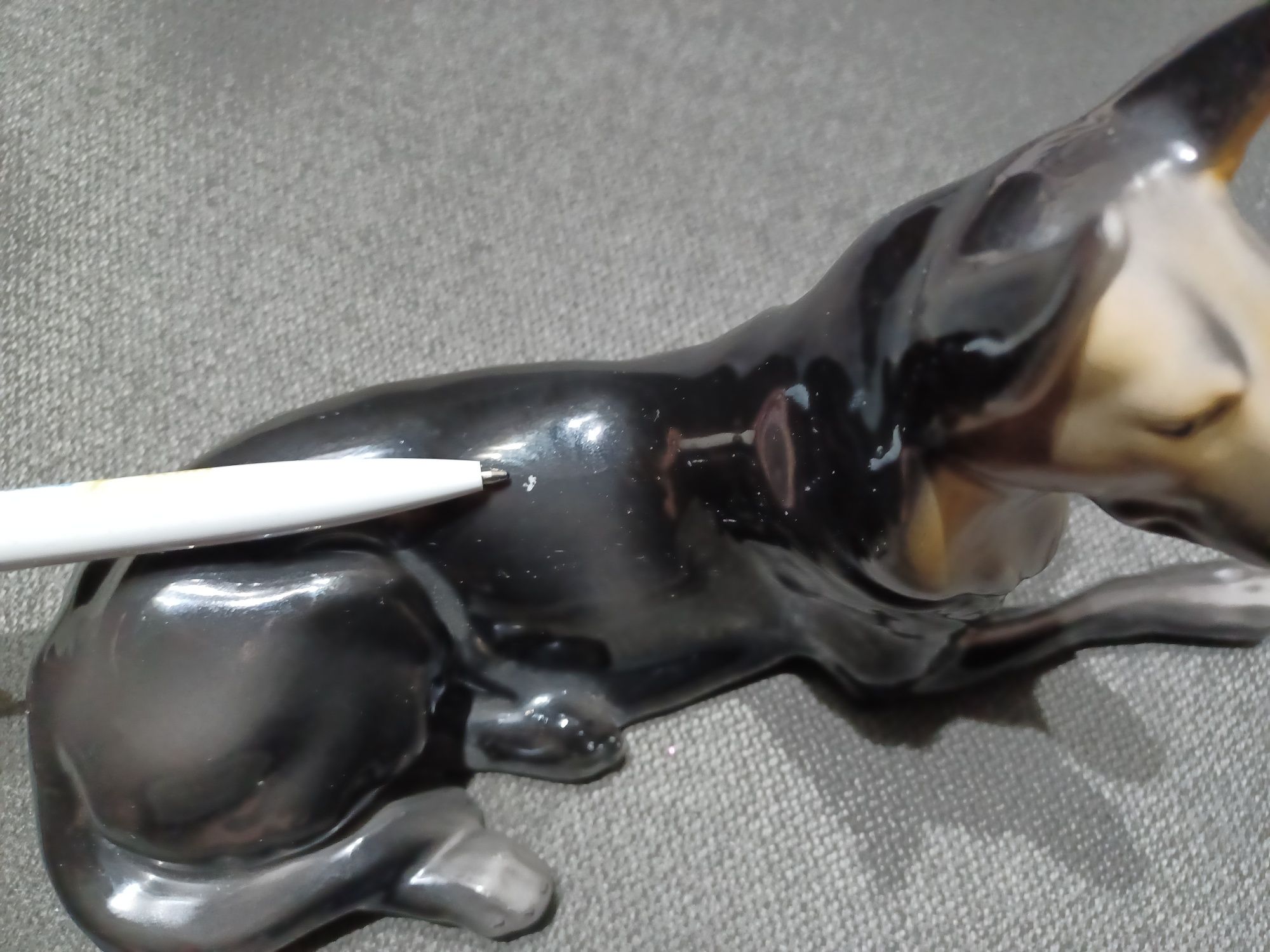 Figurka porcelana Hollohaza pies owczarek