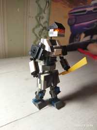 Робот с Лего, продается, Крутой робот!!!