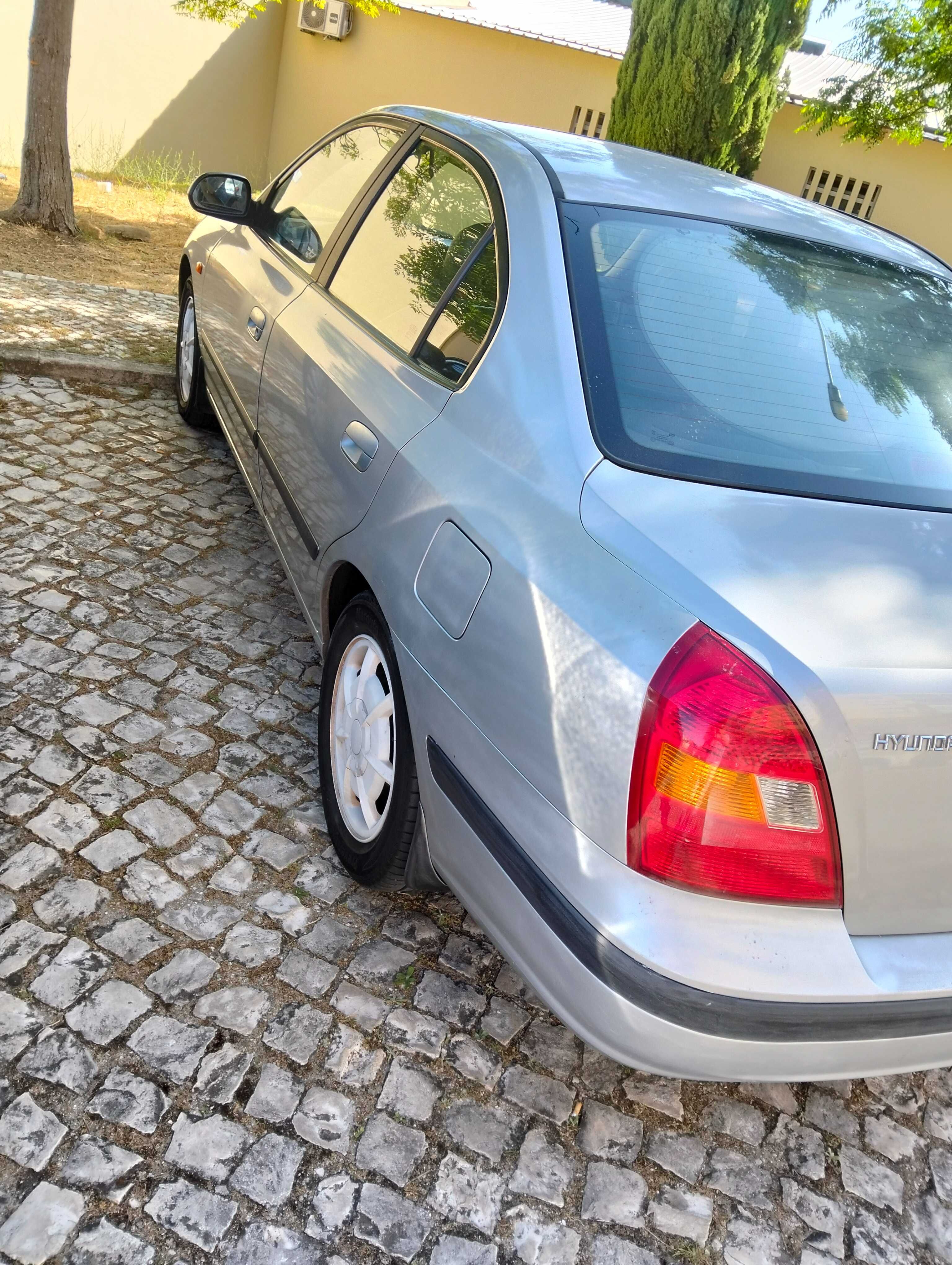 Vendo Hyundai Elantra 1.6 gasolina