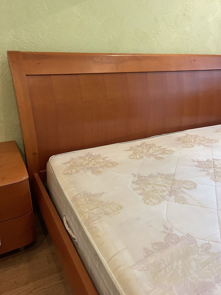 Продам кровать чешского производства, двух спальную
