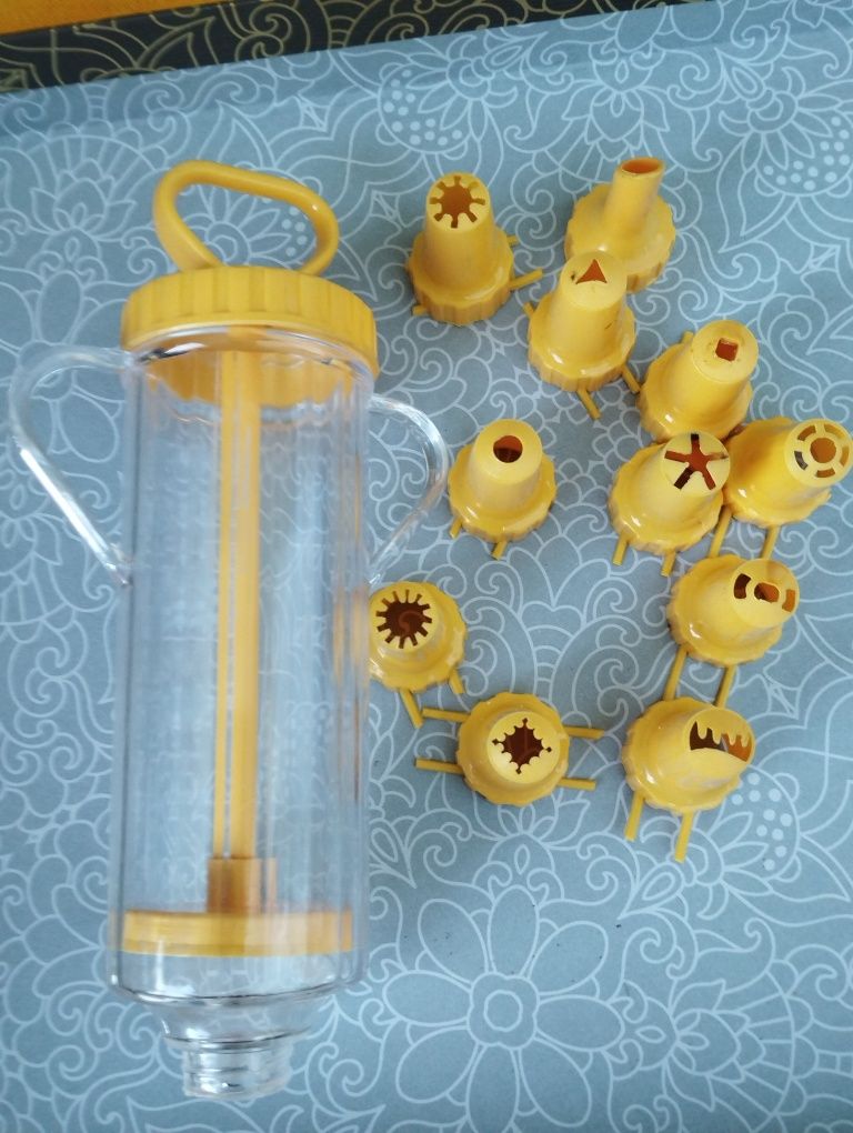 Talheres pequenos e decoração bolos