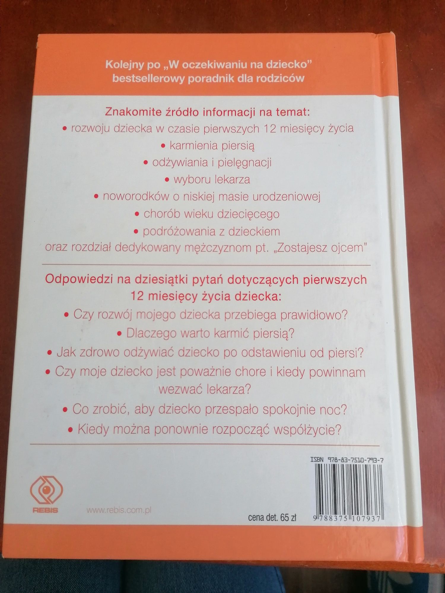 Książka Pierwszy rok życia dziecka- TWARDA OPRAWA