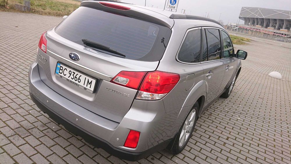 Продам автомобіль SUBARU Outback