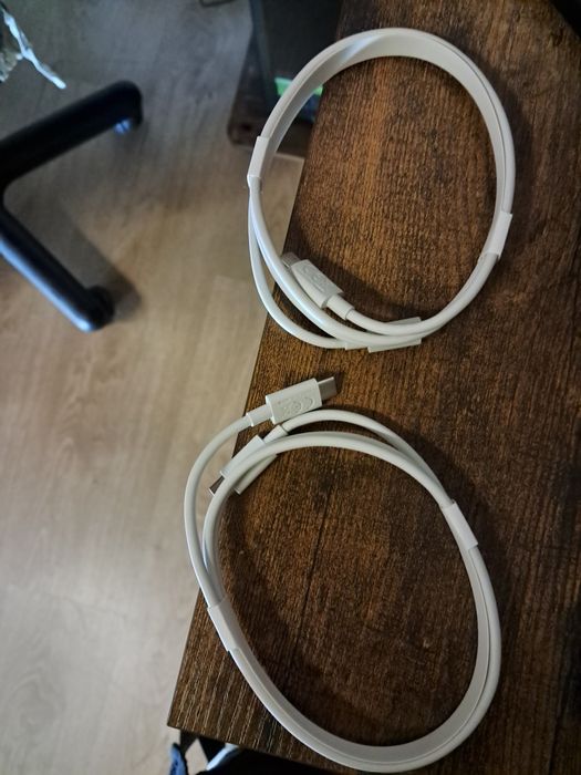 Чехлы, USB кабеля, блок питания.