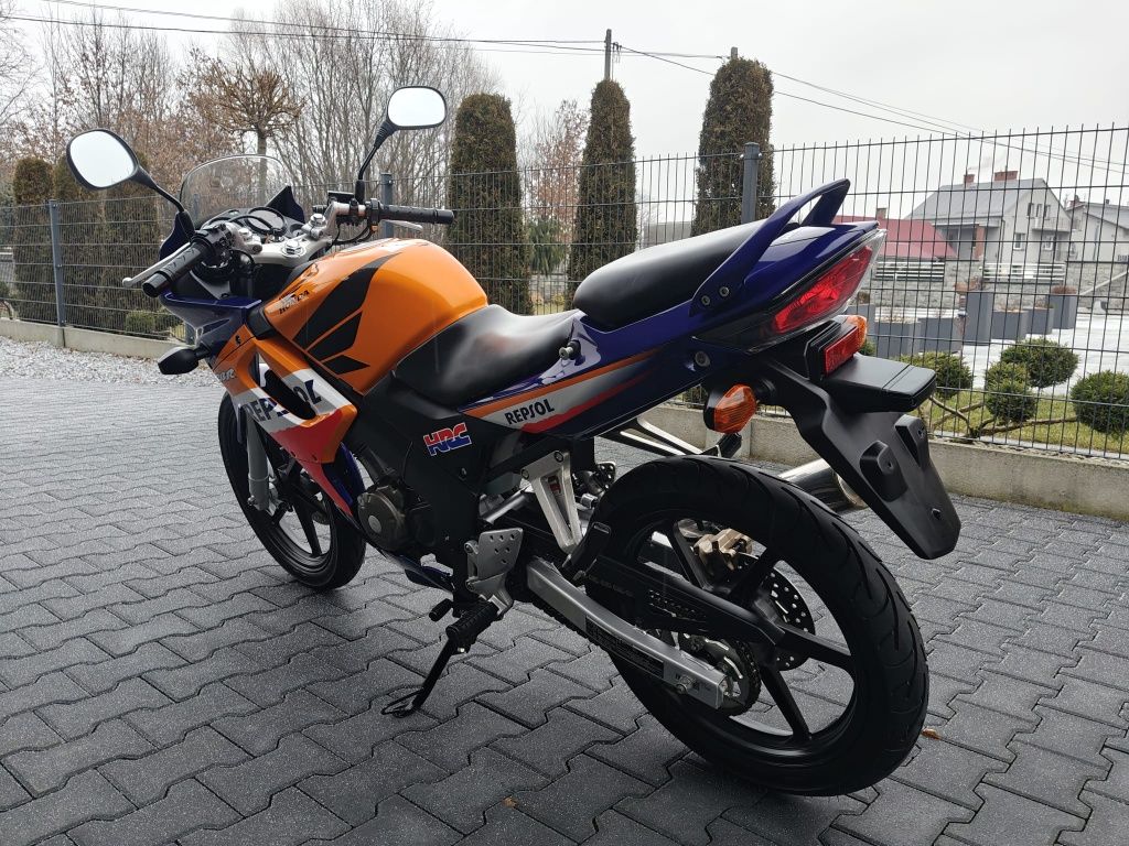 Honda CBR 125 JC34  Repsol Raty, Transport