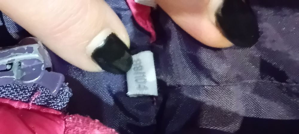 Pikowana kamizelka dla dziewczynki w rozmiarze 98-104cm.