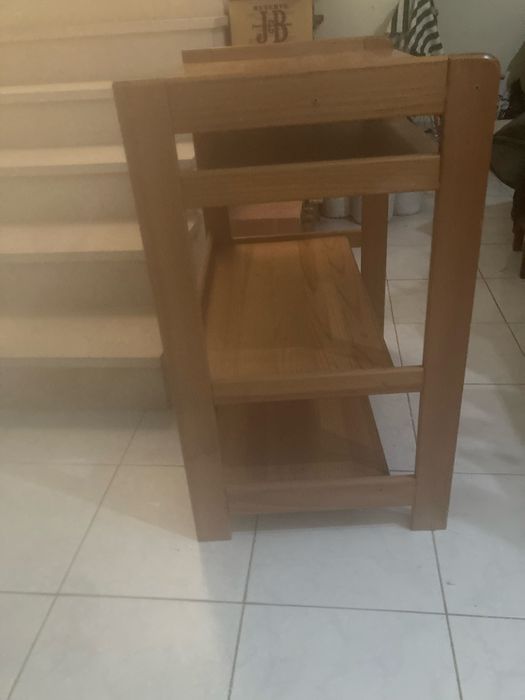 Mesa secretária de computador e teclado