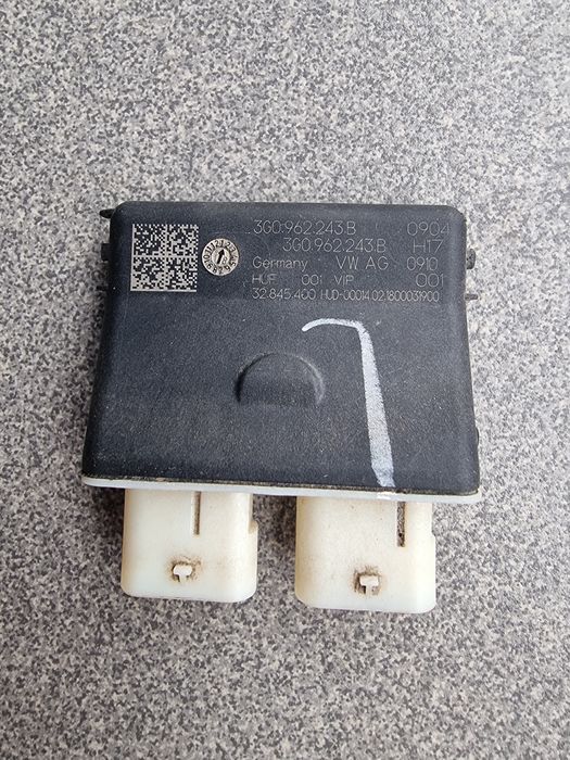 Датчик відкриття багажника ногою VAG 3G0962243B