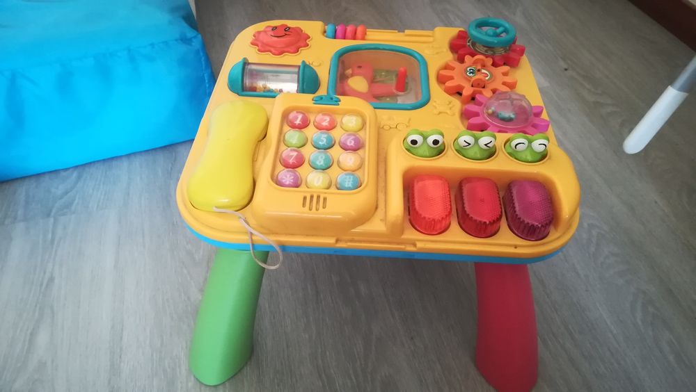 Mesa de actividades 1-2 anos