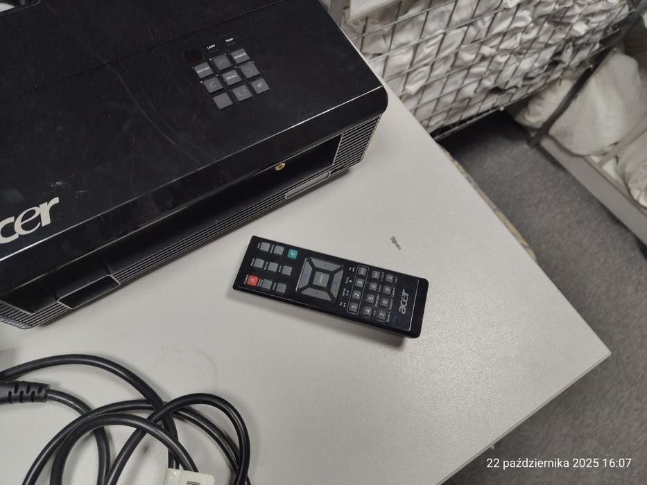 Projektor Acer x1110 dlp w bardzo dobrym stanie