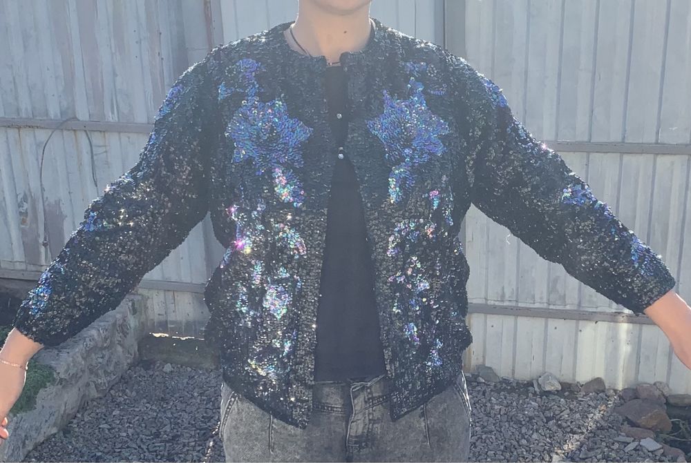 Святковий жіночий піджак в паєтках на гачках рукав 3/4
