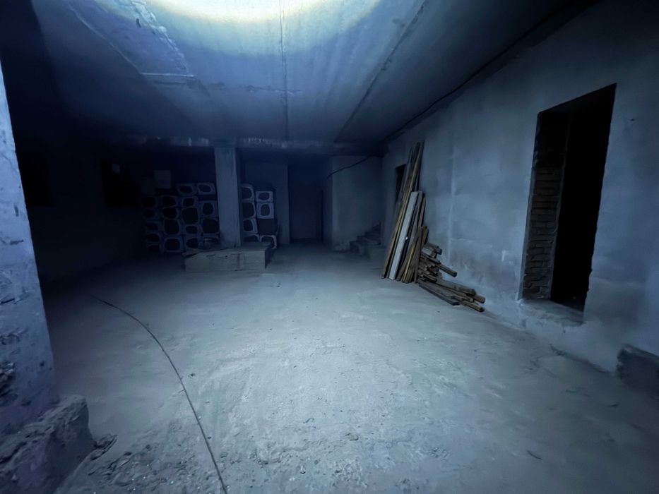 Продається комерційне приміщення вільного призначення в центрі!