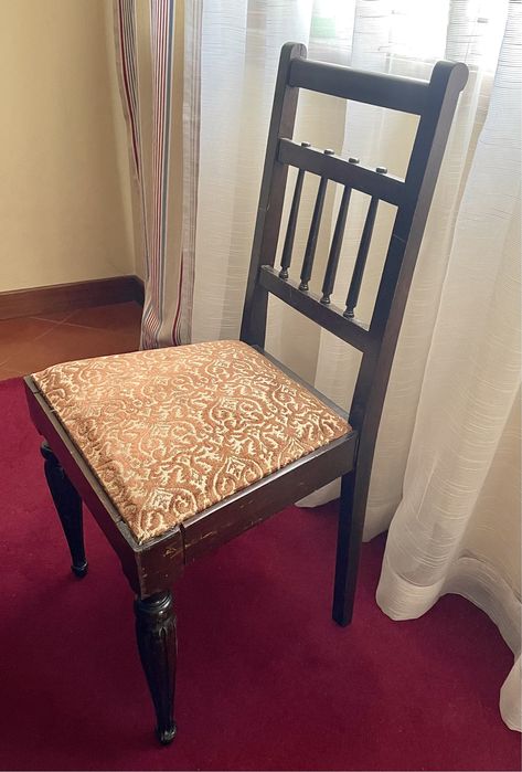 Mesa de Sala de Jantar e 4 cadeiras em madeira Vintage