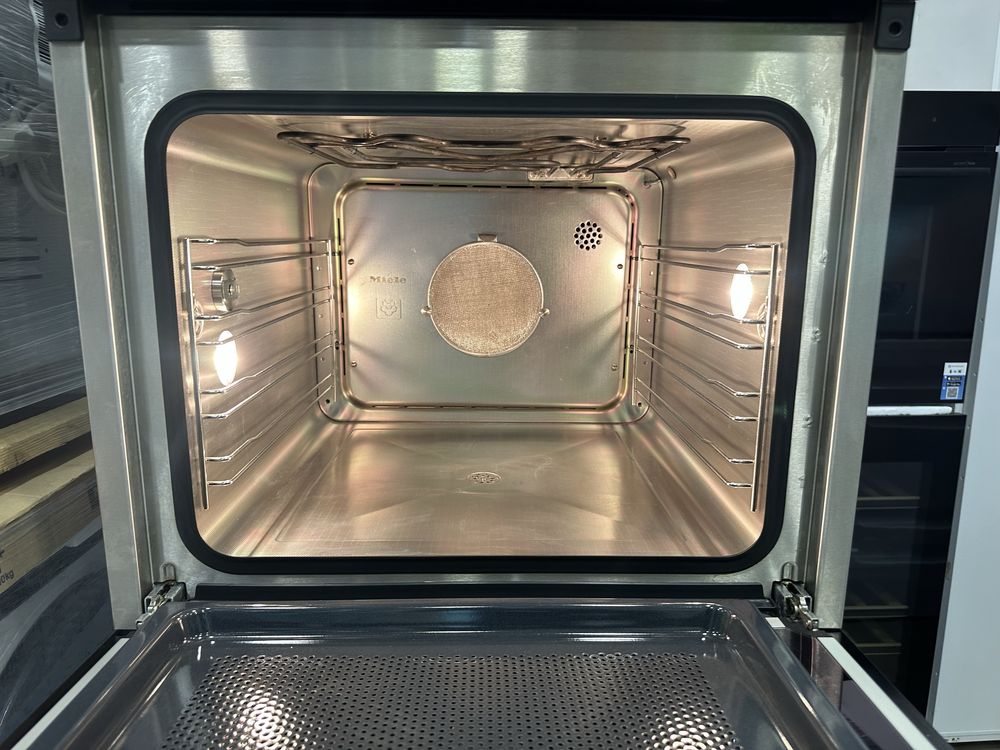 Комплект Miele:Духова шафа-пароварка DGC 6660 + пароварка-НВЧ DGM 6600