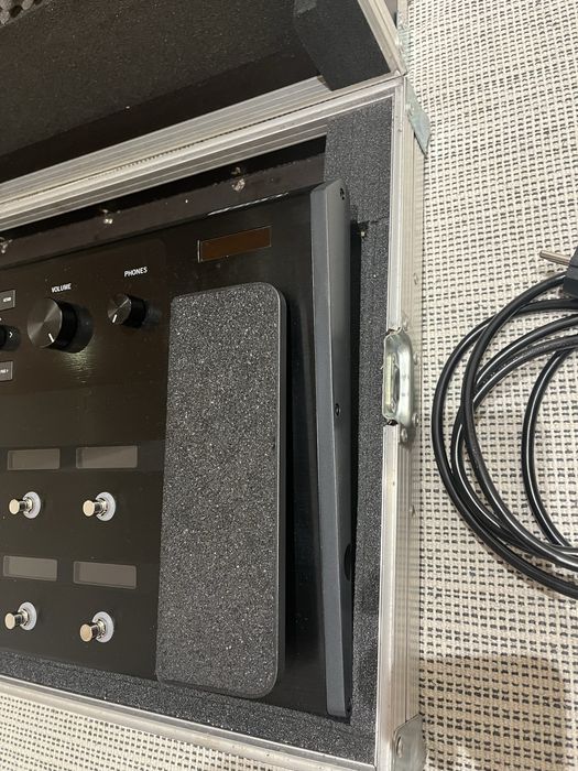 Line 6 Helix Floor + hard case