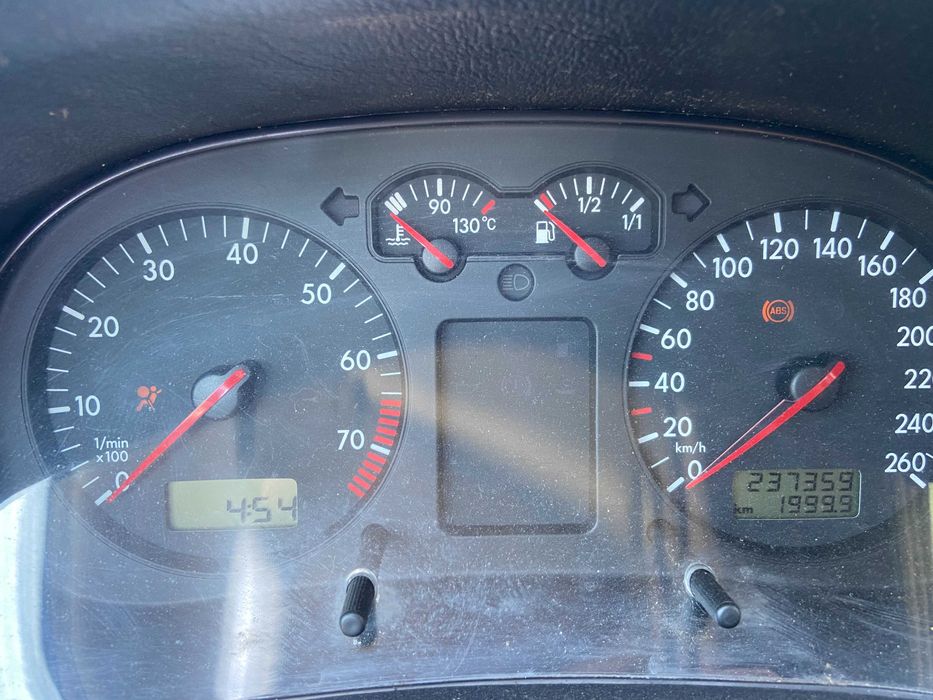 VW Golf IV 1.6 SR Highline – 1999 – Gasolina – 100 cv (74 kW)
