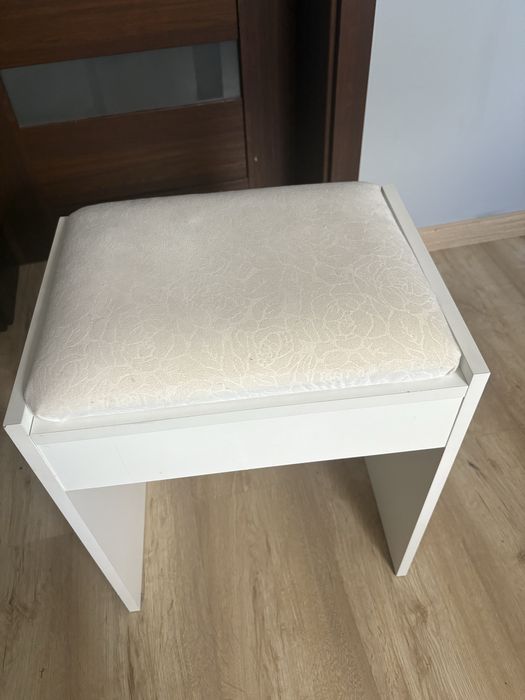 Taboret do toaletki