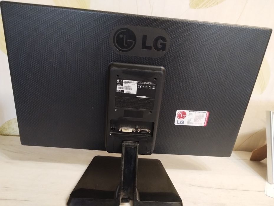 Монітор lg ips 224t  не робочий