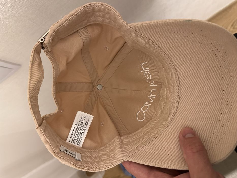 Czapka Calvin Klein damska, one size. Stan BDB-