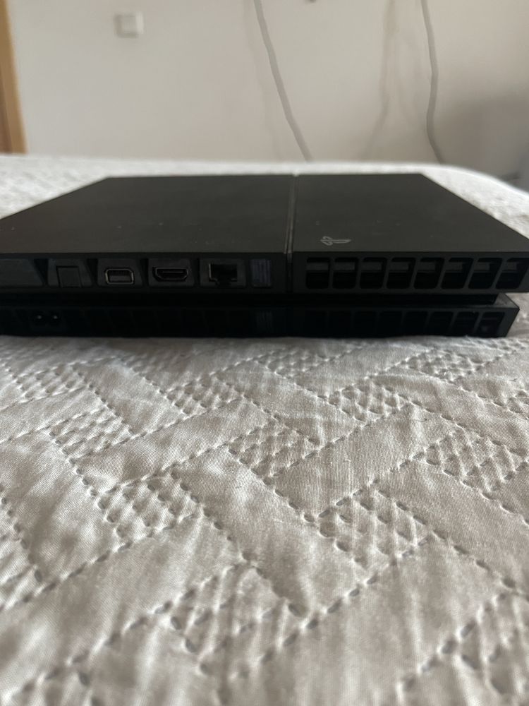 Vendo ps4 usada em bom estado