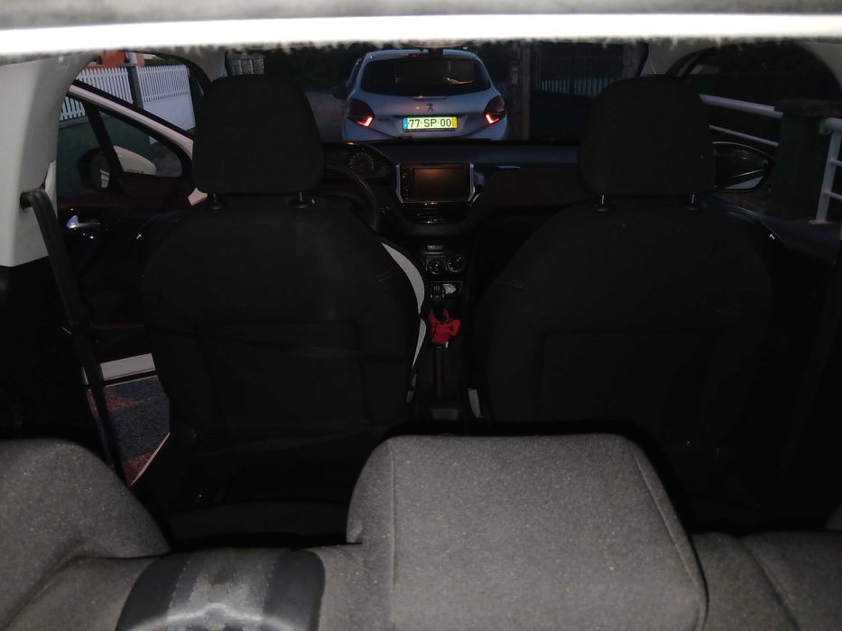 Peugeot 208 Diesel 1.6 e-HDI Allure 03/2013