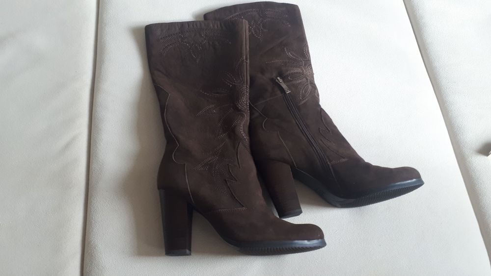 Кожаные нубук  демисезонные сапоги р.40 состояние новых