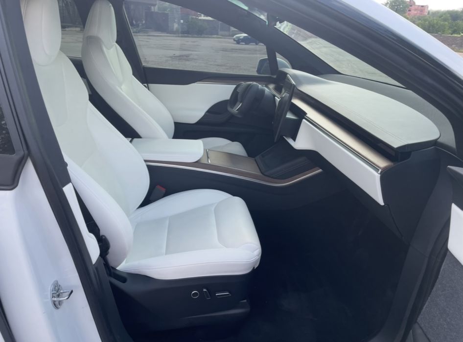 Оренда Автомобіля Tesla X