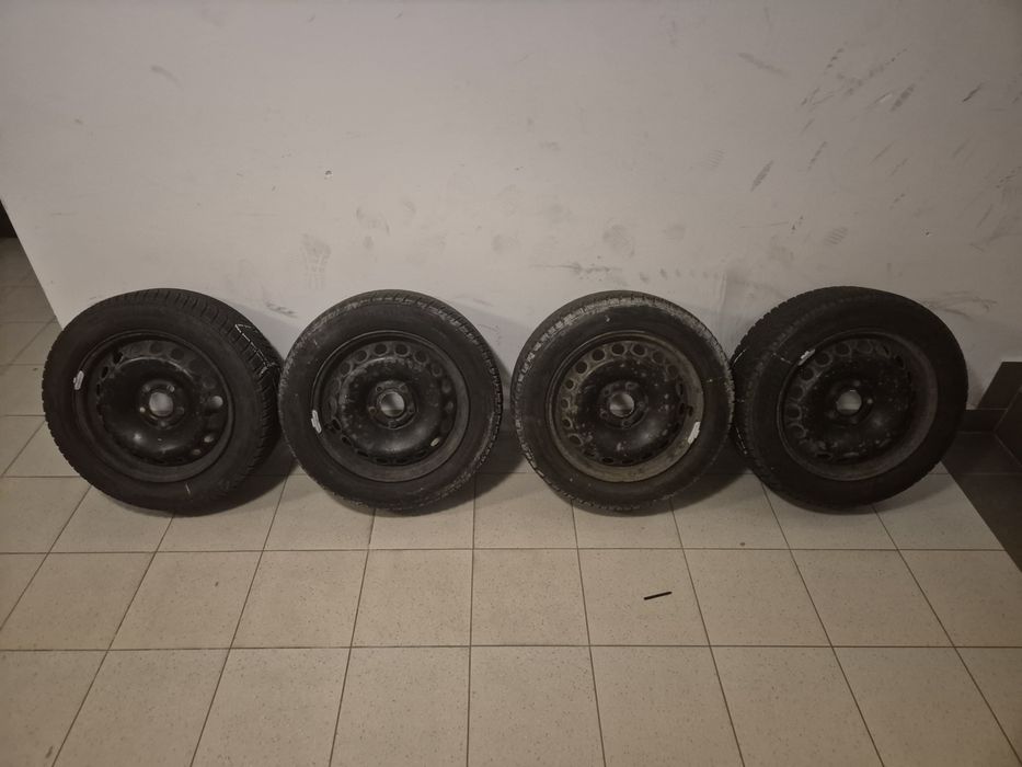 Opony zimowe 205/55/17 wraz z felgami stalowymi 5x114,3