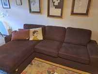 Sofá de três lugares com chaise long