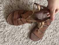 Kremowe gladiatorki