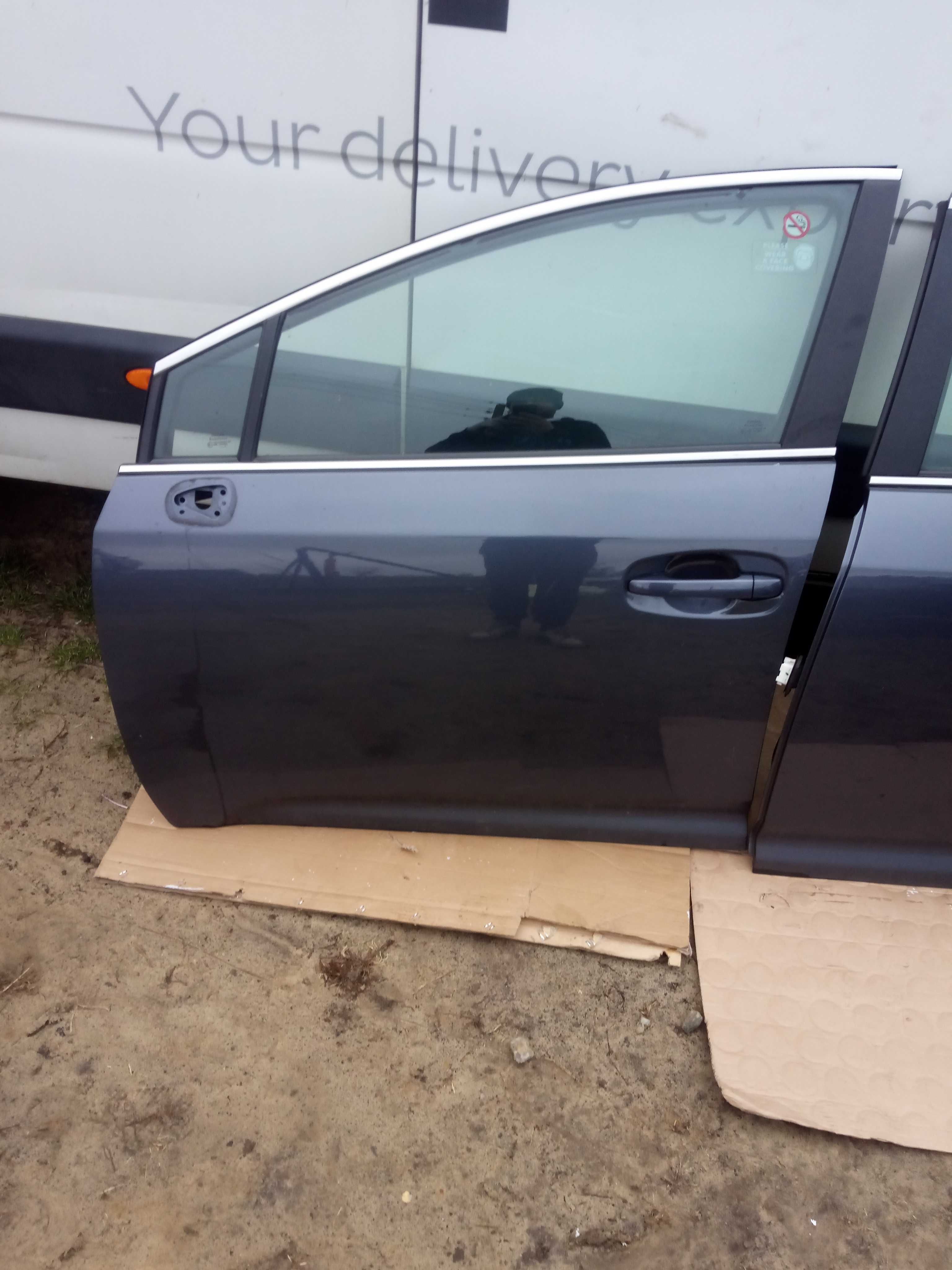Toyota avensis t27 09-18 drzwi lewy przód kolor 8U5