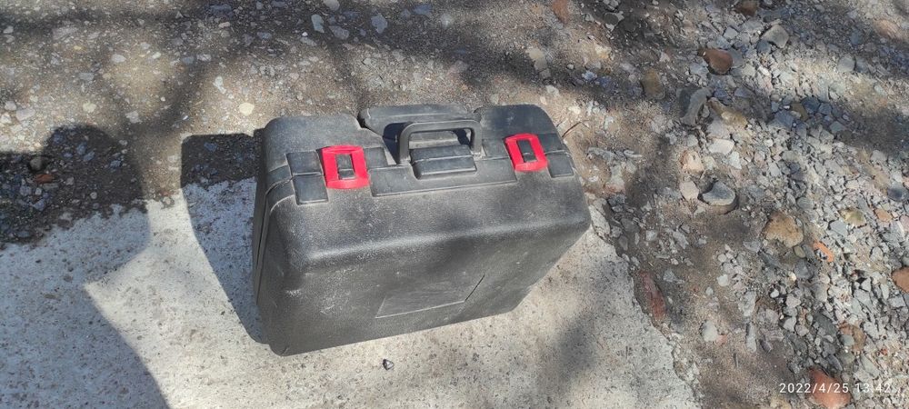 Продам чемодан на колесах для інструменту