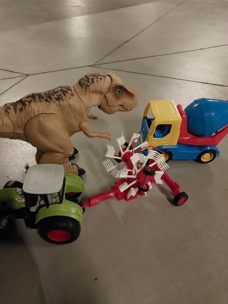 Zabawki, dinozaur, traktor i betoniarka