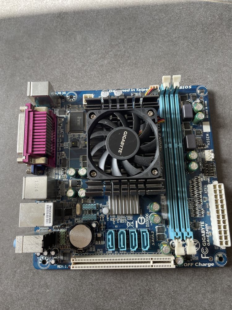 Gigabyte GA-E240N