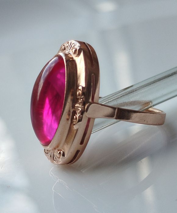 Золотое кольцо СССР с рубином Золота каблучка СССР