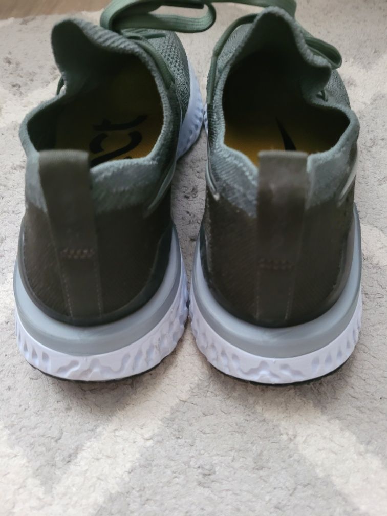 Buty sportowe Nike Epic React Flyknit 2 r. 40 /25 /7