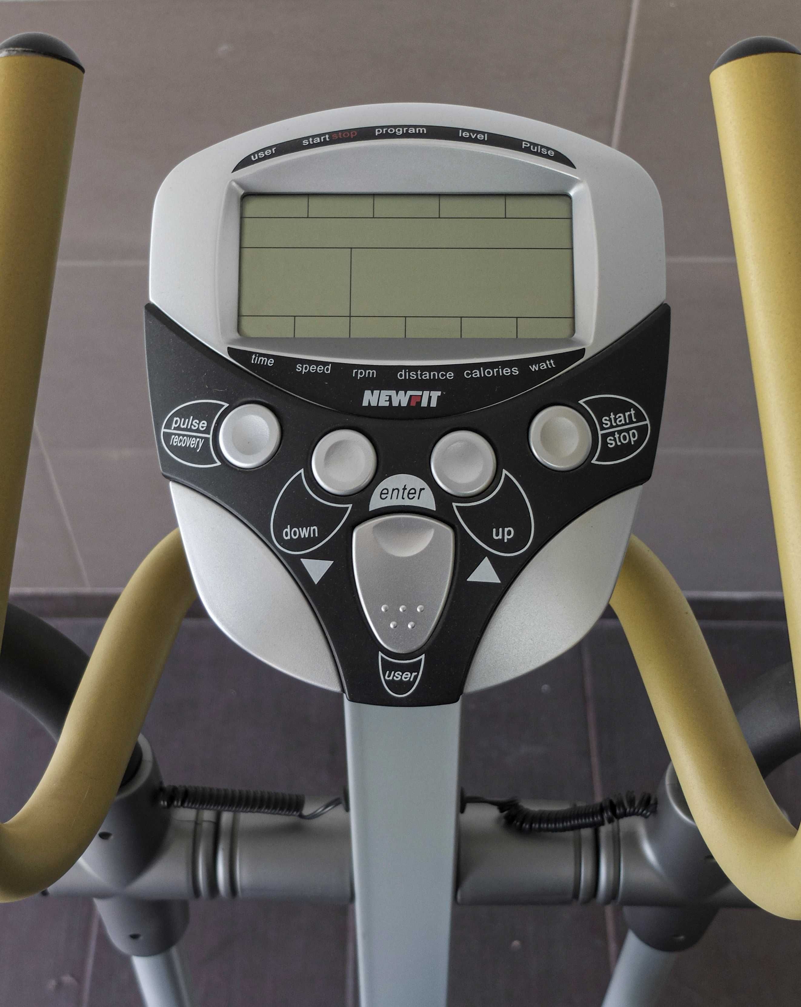 Bicicleta eliptica Alpha Newfit JZ237. Em muito bom estado.