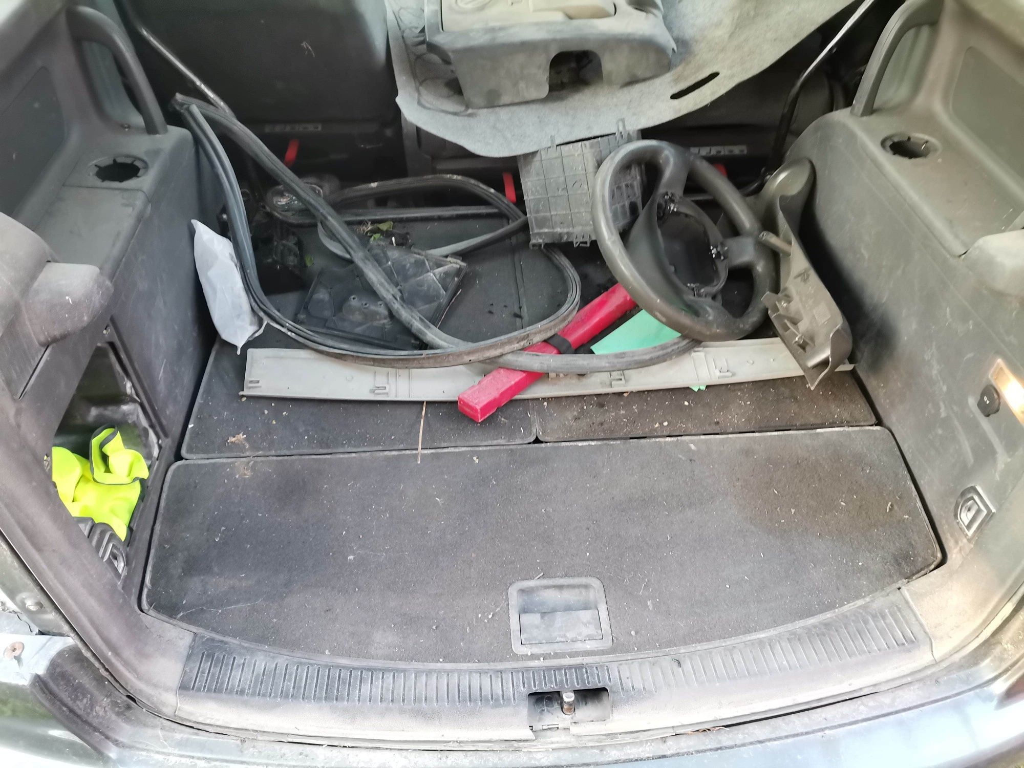 Vw touran 2.0 tdi silnik AZV skrzynia hdv kolor ld7x na części szyba
