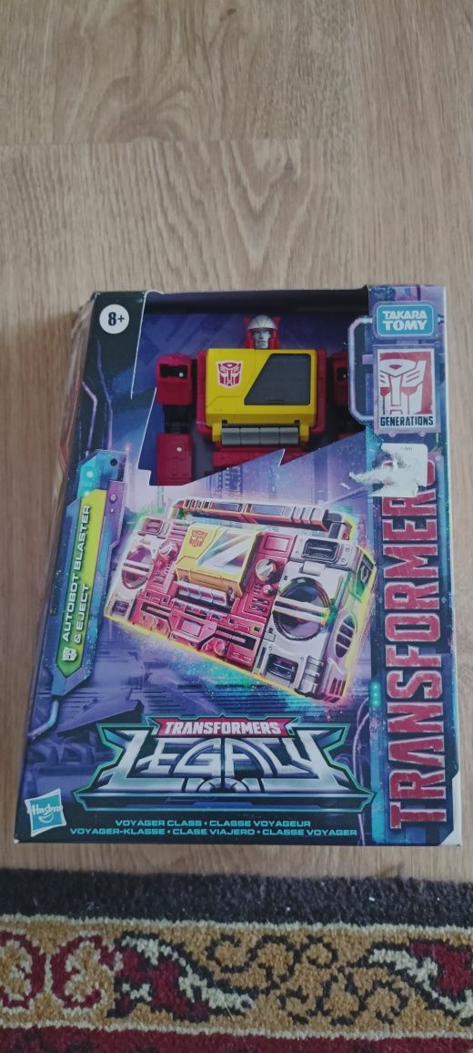 Transformers Legacy - Voyager Blaster